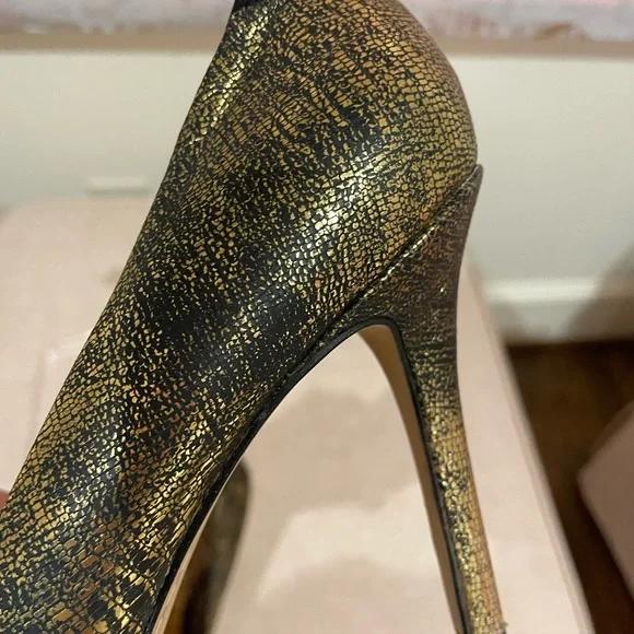 Sam Edelman Black and Gold Heels - Picture 7 of 7